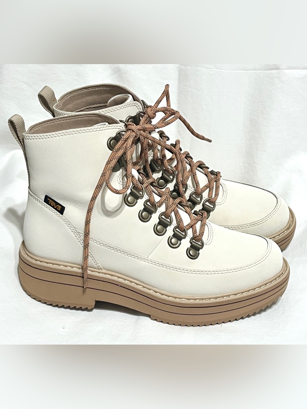 Teva Women’s Midform Water-Repellent Leather Lace Up Boots White Swan Size 6 - Picture 2 of 7